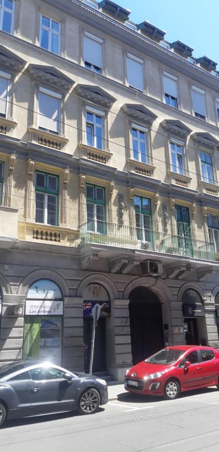 Theaterland Classic Apartments Budapest Bagian luar foto